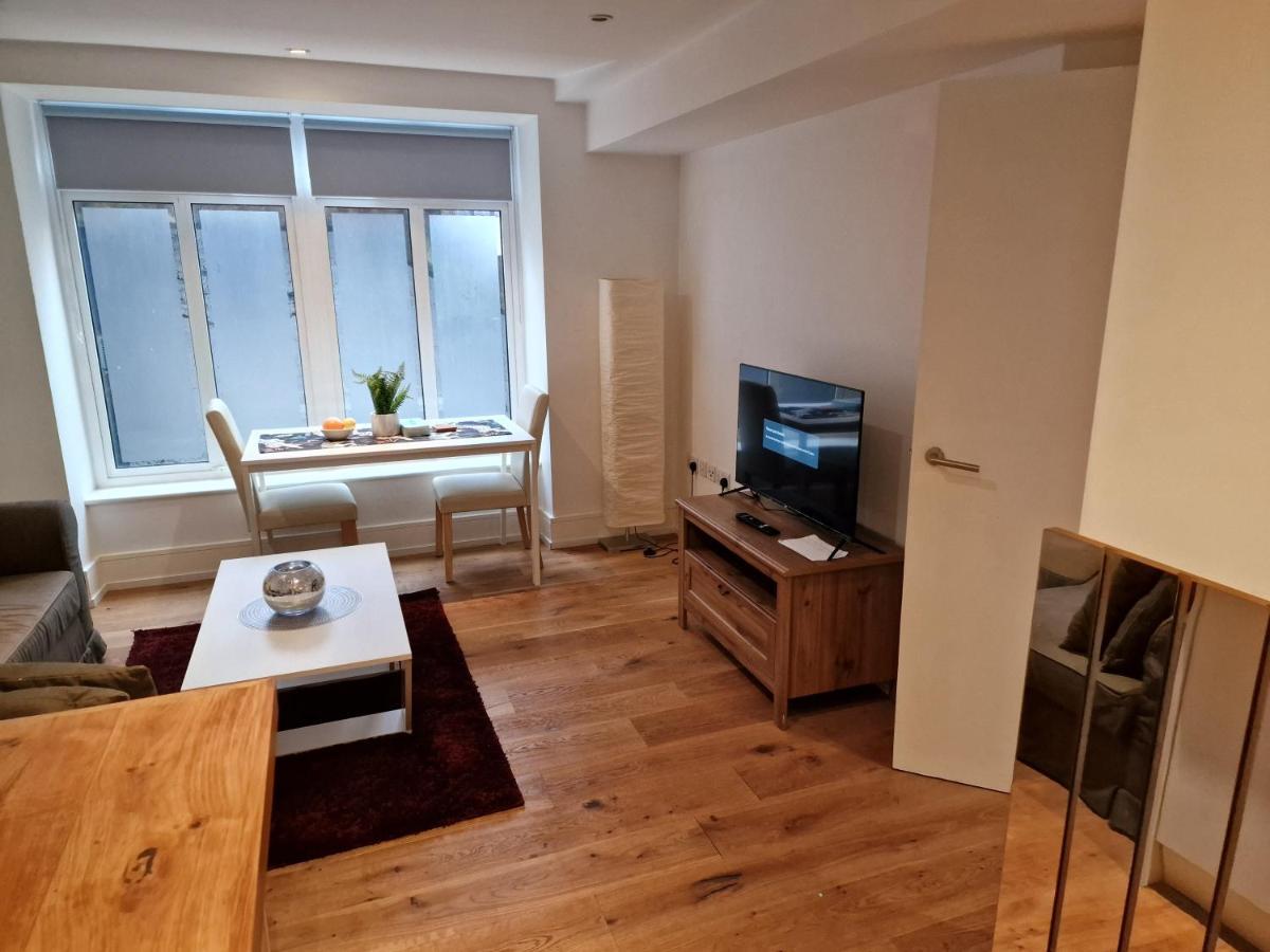 Lovely 1-Bed Apartment In London Exterior photo